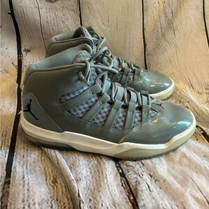 Nike Air Jordan Max‎ Aura "Cool Grey" Basketball Shoes Mens Size 8 AQ9084-010